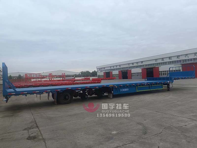 低平板半掛車:運(yùn)輸業(yè)的全新力量